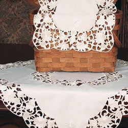 Xia Home Fashions - Daisy Lace Embroidered Cutwork Collection Set of 4 Round Doily - Kitchen And Table Linens
