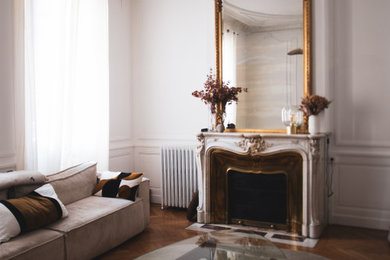 Klassisches Wohnzimmer in Bordeaux