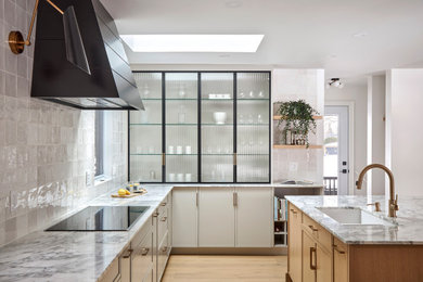 Inspiration for a large midcentury l-shaped eat-in kitchen in Ottawa with an undermount sink, shaker cabinets, grey cabinets, marble benchtops, white splashback, porcelain splashback, stainless steel appliances, light hardwood floors, with island and white benchtop.