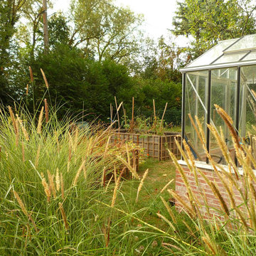 Mixed border et serre dans un esprit cottage