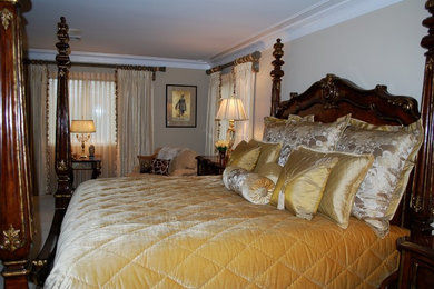 Bedroom - traditional bedroom idea in New York