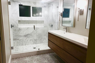 Example of a bathroom design in Los Angeles