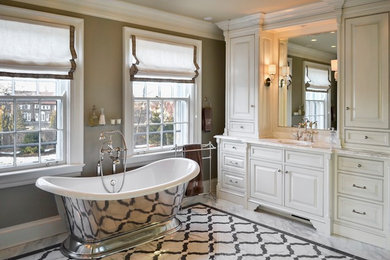 Inspiration for a timeless bathroom remodel in Chicago