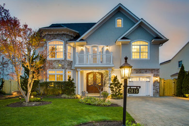 Traditional gray exterior home idea in New York with a shingle roof