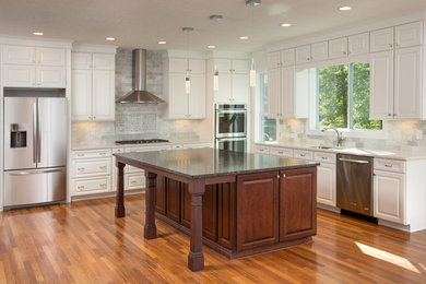 Kitchen - contemporary kitchen idea in Columbus