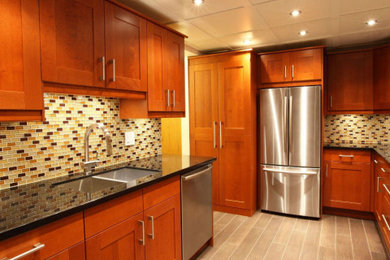 Example of a classic kitchen design in Miami