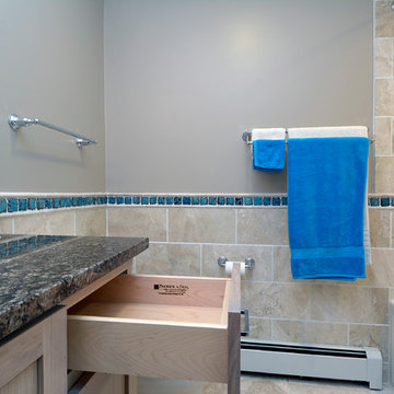 Arlington Heights Turquoise Accent Hall Bath