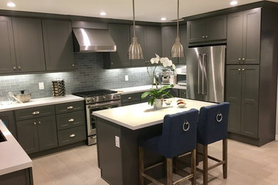 Example of a trendy kitchen design in Los Angeles