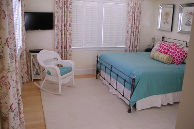 Trendy bedroom photo in Boston
