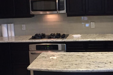 Kitchen - contemporary kitchen idea in Houston