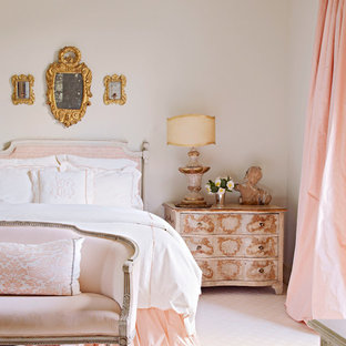 Exemple d'une chambre industrielle avec un mur blanc, aucune cheminée et un sol rose.