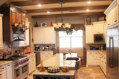 Example of a kitchen design in New Orleans
