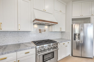 Cottage kitchen photo in Las Vegas