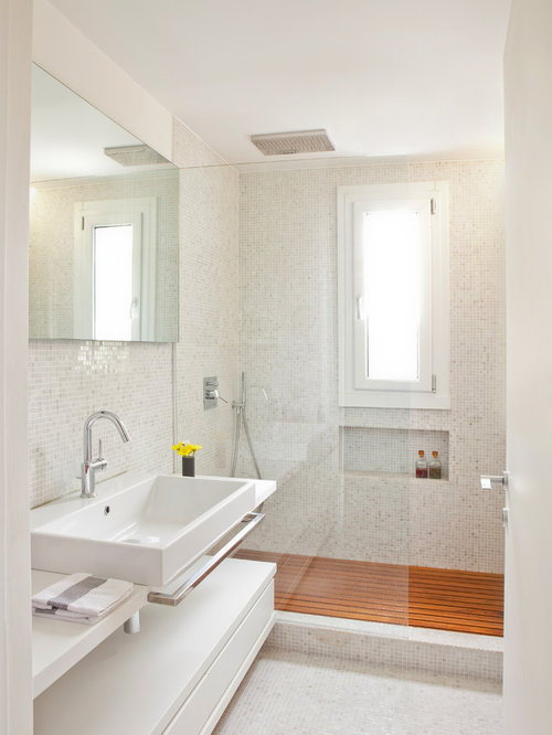 Example of a minimalist 3/4 bathroom design in Milan with flat-panel cabinets Bath Type 3%252f4 Bath Bath Type 3%252f4 Bath Example of a minimalist 3/4 bathroom design in Milan with flat-panel cabinets