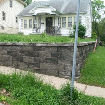 Block Wall on Woolworth (Quarry Gray)