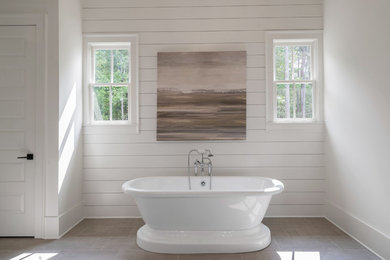 Example of a country bathroom design in Atlanta