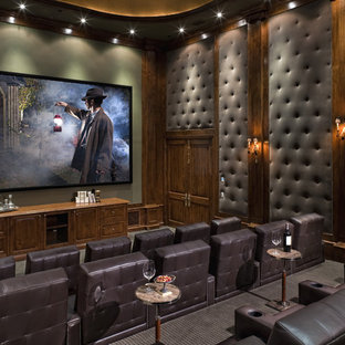 Idée de décoration pour une salle de cinéma tradition avec un mur vert.