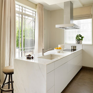 Imagen de cocina contemporánea con península