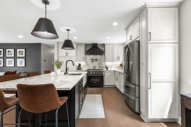 Example of a transitional kitchen design in Detroit