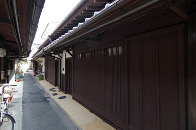 京都にあるトラディショナルスタイルのおしゃれな住まいの写真