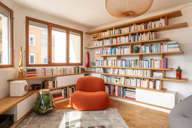 Design ideas for a contemporary family room in Lyon.