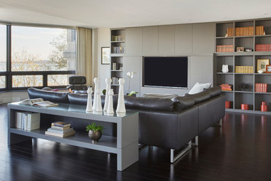 Trendy living room photo in Chicago