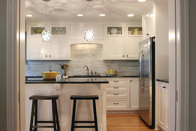Transitional kitchen photo in Minneapolis