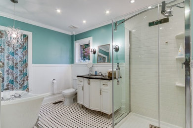 Example of a bathroom design in Toronto