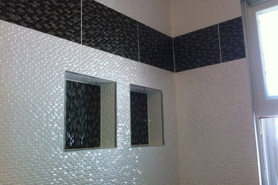 Bathroom - contemporary bathroom idea in New York