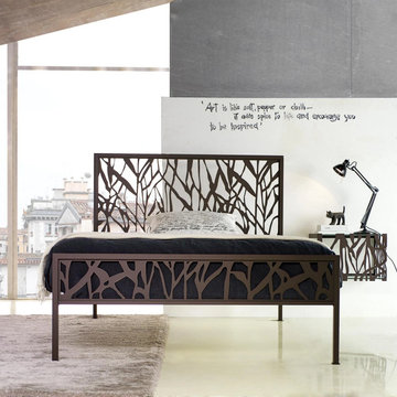 Green wrought iron king size bed by Cosatto Letti