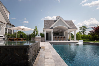 Modelo de casa de la piscina y piscina minimalista de tamaño medio en patio trasero