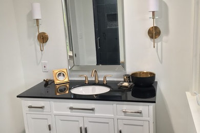 Transitional bathroom photo in St Louis