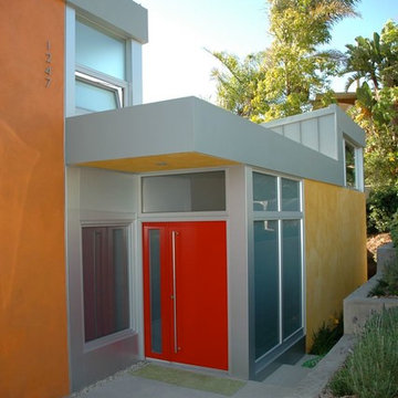 No trouble finding the front door here!