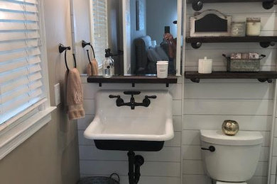 アトランタにあるカントリー風のおしゃれな浴室の写真