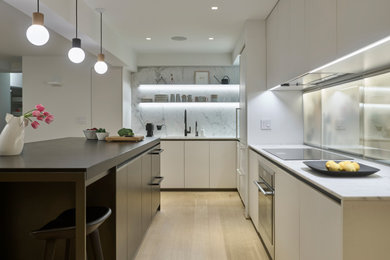 Inspiration for a modern kitchen remodel in New York