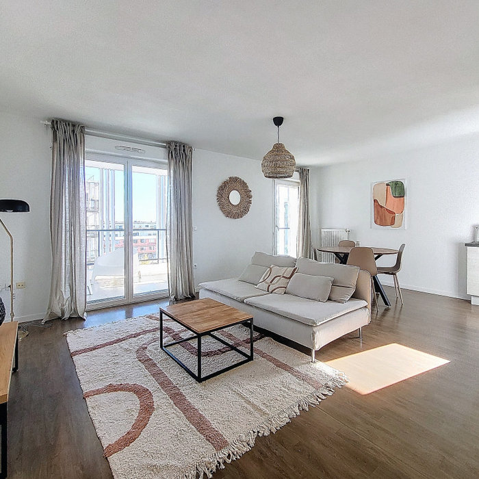 Cet appartement a été meublé pour la location ou la colocation .