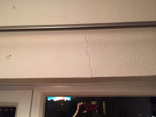 Is the lintel cracked? And what do I do? | Houzz UK