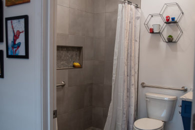 Bathroom - small kids' bathroom idea in Atlanta