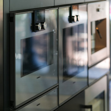 Winter Park | Sleek Kitchen in Dark Grey and Core Ash