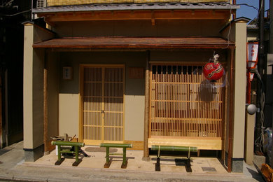 京都にある和風のおしゃれな玄関の写真