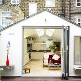 ロンドンのヴィクトリアン調のおしゃれな小さい家の写真