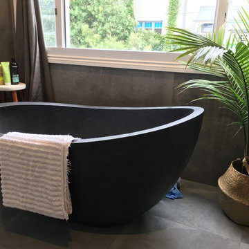 Black Autumn Bath