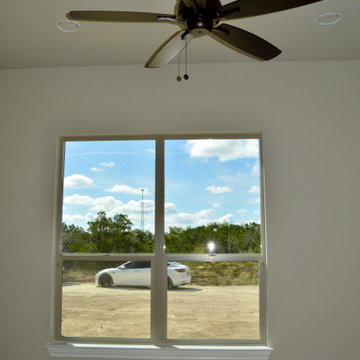 Farmhouse: 3,153 ft²/4 bd/3 bth/2ST
