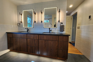 Example of a bathroom design in Bridgeport