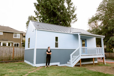 Small elegant one-story tiny house photo in Seattle