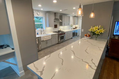 Inspiration for a modern kitchen remodel in Houston