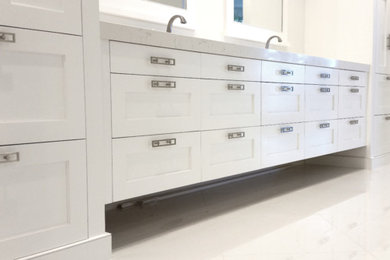 Example of a minimalist bathroom design in Miami