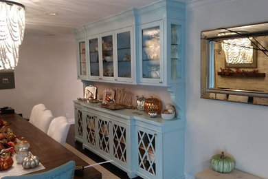 Example of a dining room design in Miami