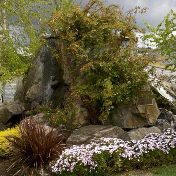 Waterfeatures, planted memorial water feature