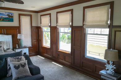 Example of a classic bedroom design in San Diego